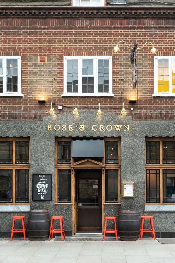 Publove @ The Rose & Crown London Exterior foto